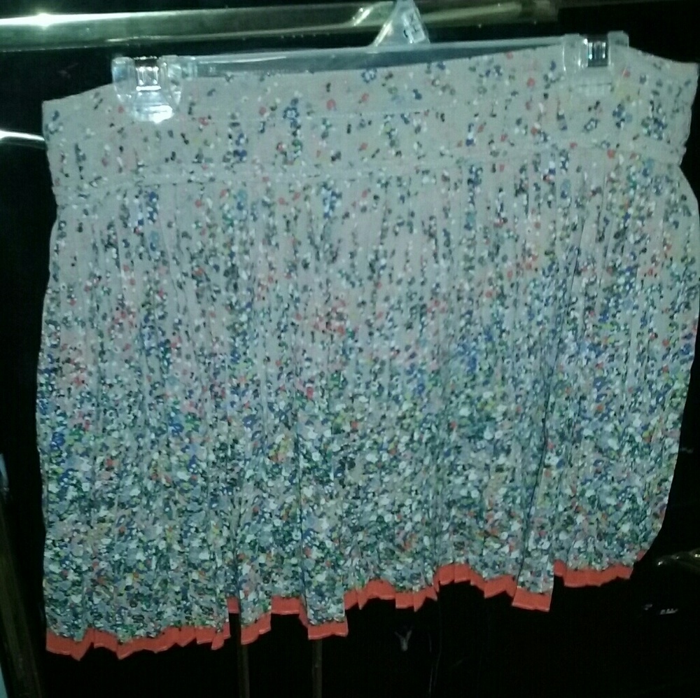American Eagle Outfitters tan floral print skirt